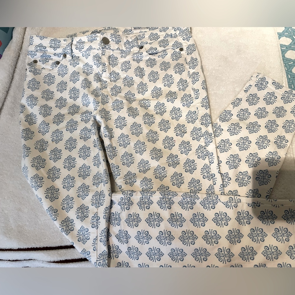 Vineyard vines blue & white pants